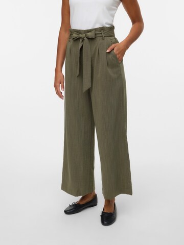 VERO MODA Wide leg Pleat-Front Pants 'VMSYDNEY' in Green: front