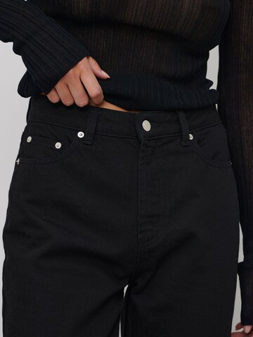 RÆRE by Lorena Rae Tapered Jeans in Black