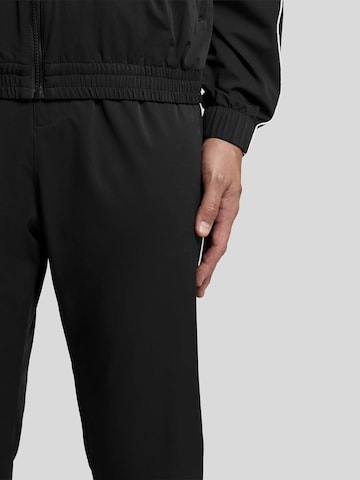Lyle & Scott Tapered Broek 'Track' in Zwart