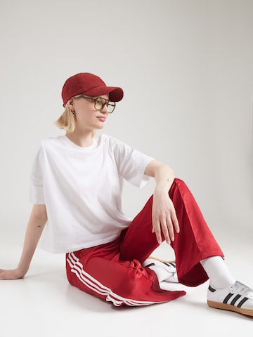 ADIDAS ORIGINALS Široke hlačnice Hlače 'SST' | rdeča barva