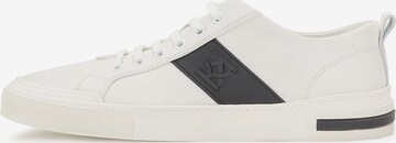 Sneaker bassa di Kazar in bianco: frontale