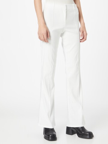 évasé Pantalon NLY by Nelly en blanc : devant