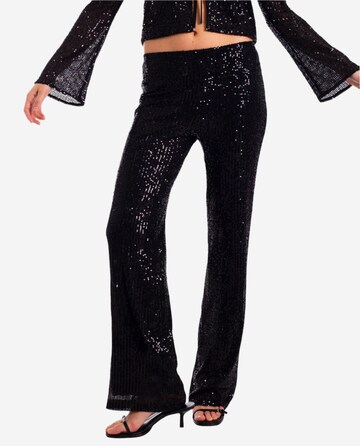 THE-ARE - Loosefit Calças em preto: frente