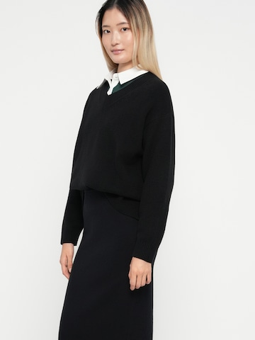 GAP Sweater in Black