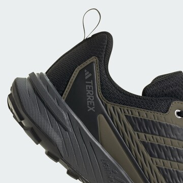 Chaussure basse 'Tracefinder 2' ADIDAS TERREX en vert