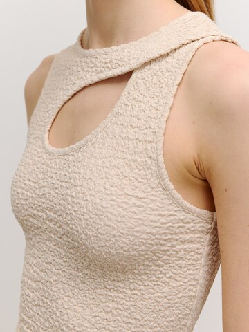 Top 'Ursel' di EDITED in beige