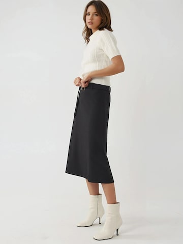 Gonna di Busem in nero