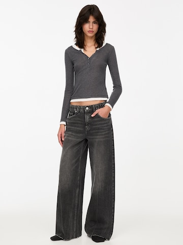 Pull&Bear Wide leg Jeans i grå