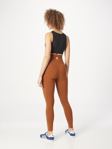 ADIDAS ORIGINALS - Skinny Leggings em castanho