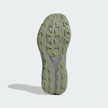 Chaussure basse 'Tracefinder Plus' ADIDAS TERREX en gris