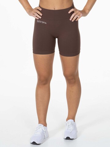 Divina Skinny Sportshorts 'Prime' in Braun: Vorderseite