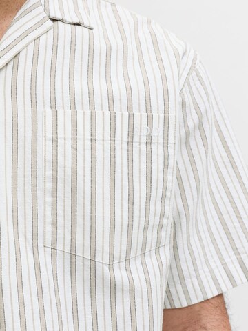 R.D.D. ROYAL DENIM DIVISION - Ajuste confortable Camisa 'Popelin' en blanco