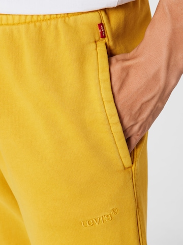 LEVI'S ® - Regular Calças 'Levi's® Red Tab™ Sweatpants' em amarelo