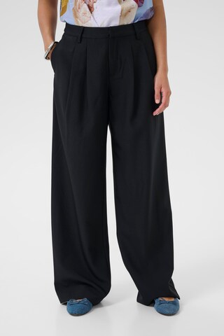 CULTURE Wide leg Pleat-Front Pants 'CUYala' in Black: front