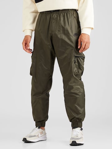 Nike Sportswear - Tapered Calças cargo em verde: frente