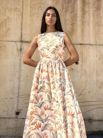 Hiccup - Vestido em branco: frente