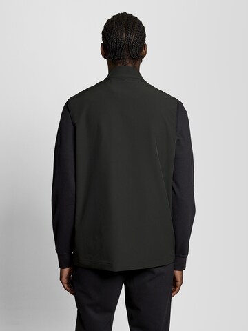 Lyle & Scott Vest in Black