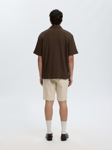 SELECTED Comfort Fit Skjorte 'SLMSIMON' i brun