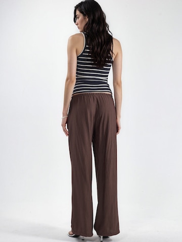 Wide leg Pantaloni di Busem in marrone