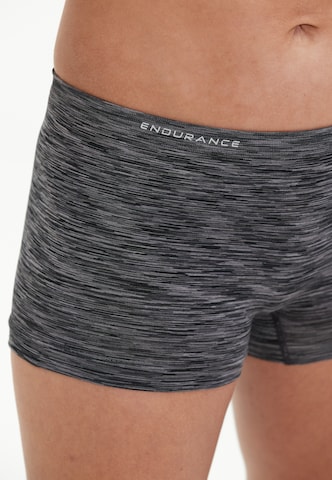 ENDURANCE Slimfit Sportshorts 'Crina' in Schwarz