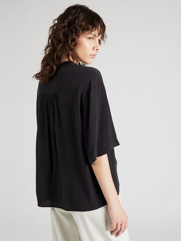 SOAKED IN LUXURY - Camiseta 'Layna' en negro