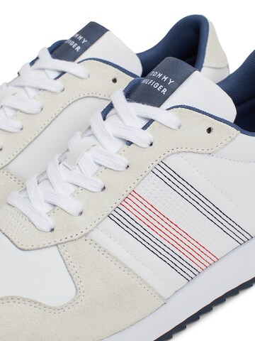 TOMMY HILFIGER Sneakers laag 'Serrated Sole' in Wit