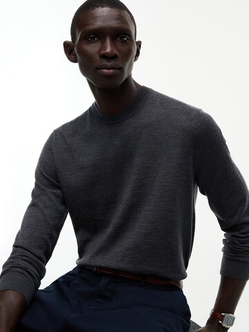 TOMMY HILFIGER Pullover in Grau