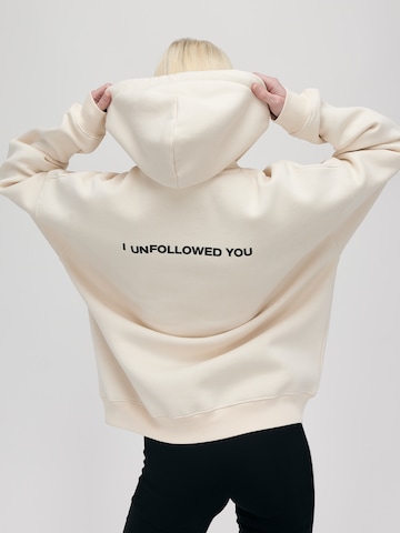 Felpa 'STRONG' di UNFOLLOWED x ABOUT YOU in beige: dietro