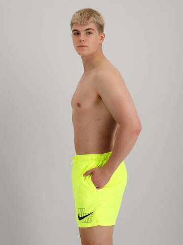 Nike Swim Regular Badshorts i gul