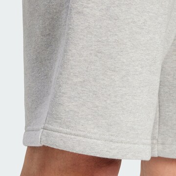 ADIDAS ORIGINALS Regular Shorts 'Trefoil Essentials' in Grau