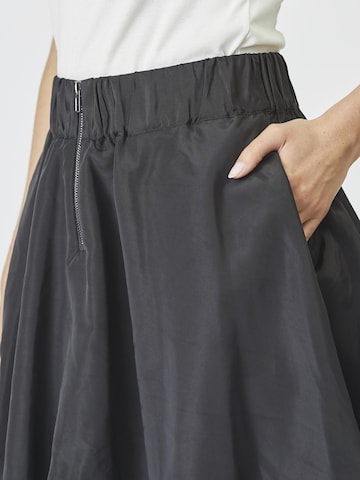 Jupe 'Trice' co'couture en noir