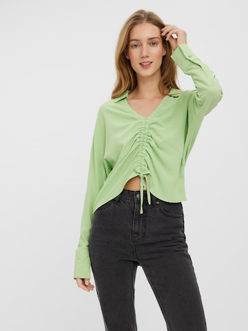 VERO MODA Blouse 'Ginge' in Groen: voorkant