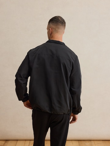 juoda DAN FOX APPAREL Demisezoninė striukė 'Niklas'