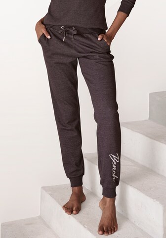 Effilé Pantalon de pyjama BENCH en gris