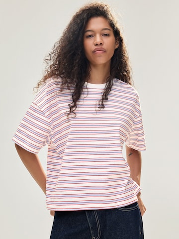 Bershka Тениска в синьо: отпред