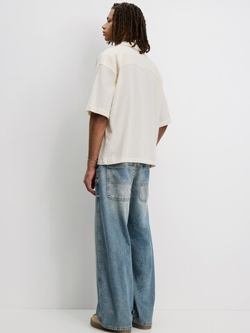 Pull&Bear Comfort fit Srajca | bela barva