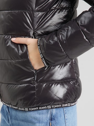 Tommy Jeans Jacke 'ESSENTIAL' in Schwarz