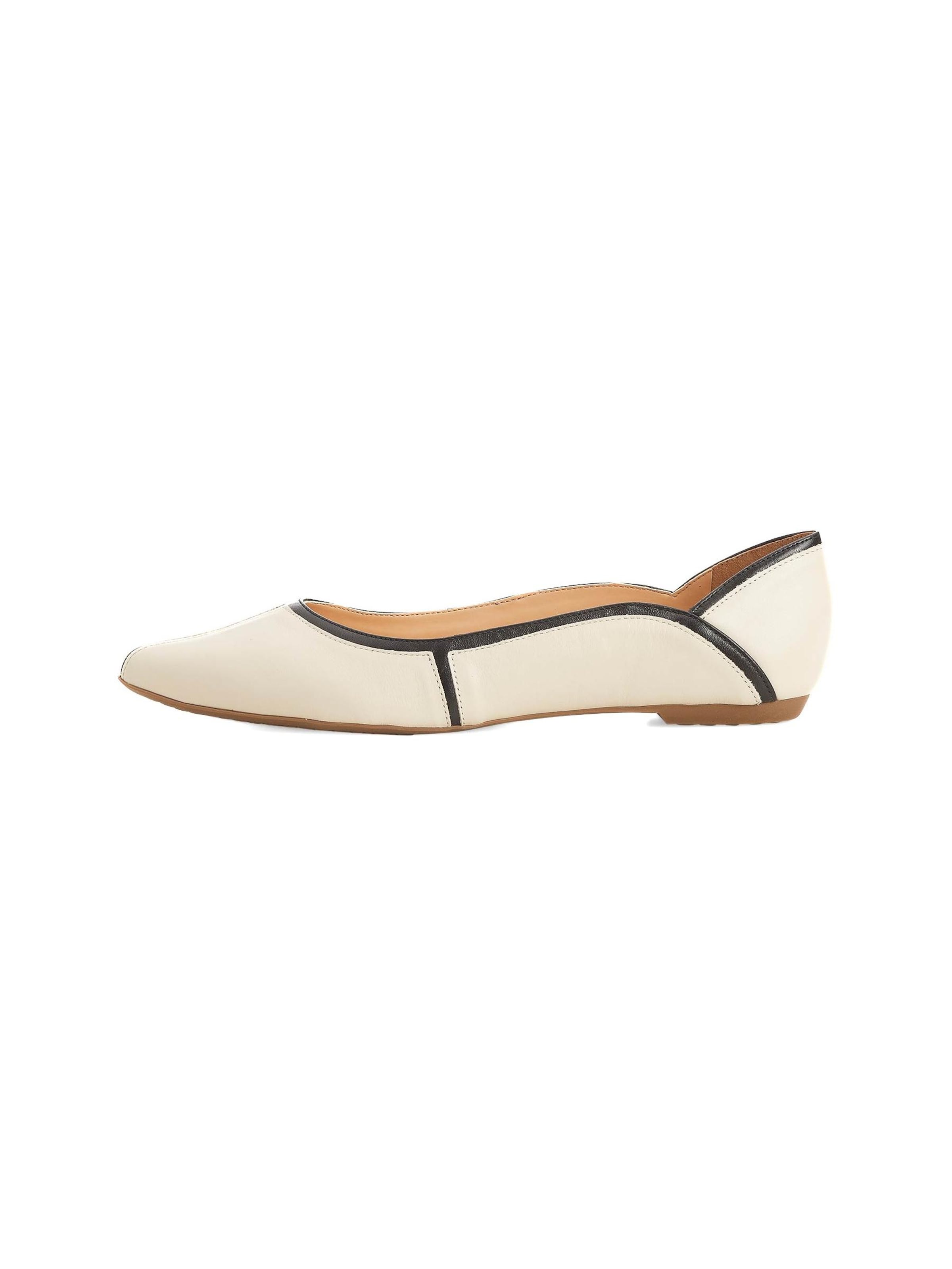 Mangara Atelier - Bailarina 'Pitanga Beige Leather Ballerinas' en beige: frente