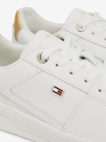 Baskets basses TOMMY HILFIGER en blanc