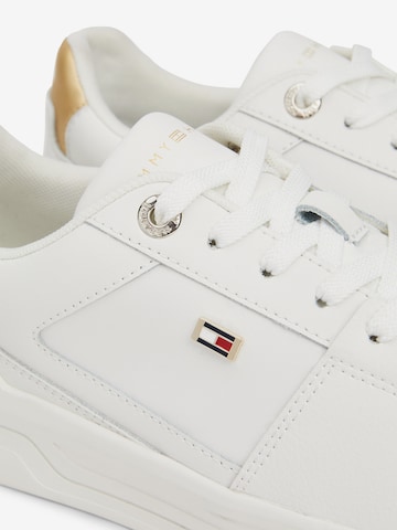 Baskets basses TOMMY HILFIGER en blanc