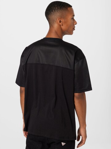 Tricou de la Mennace pe negru