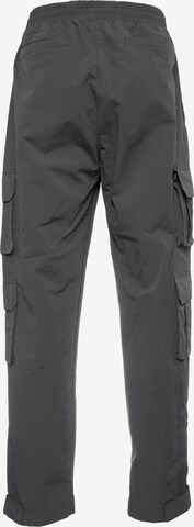 Tapered Pantaloni cargo di Karl Kani in grigio