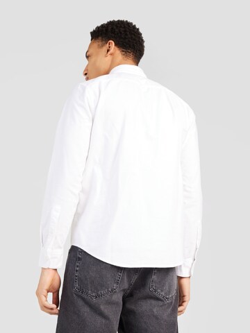 Coupe regular Chemise Abercrombie & Fitch en blanc