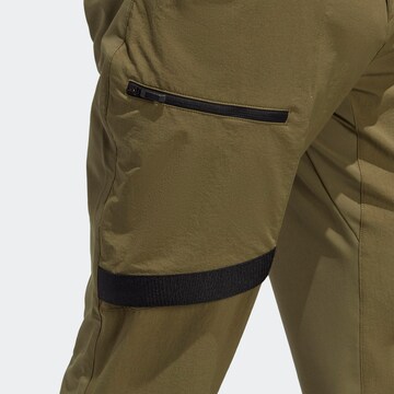 Regular Pantalon outdoor 'Zupahike' ADIDAS TERREX en vert