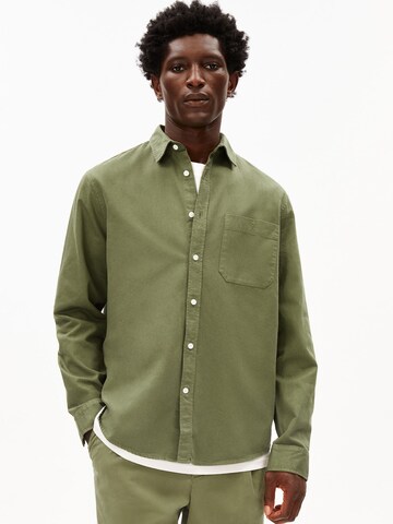 Fit confort Chemise ARMEDANGELS en vert : devant