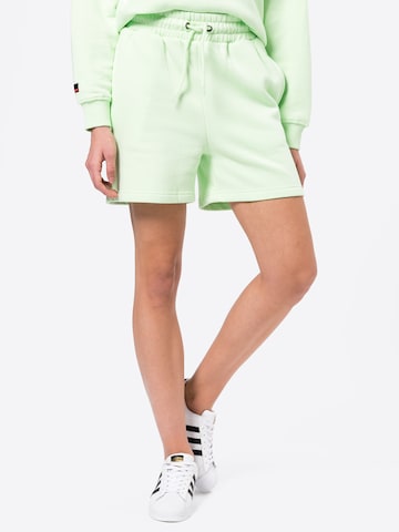 Regular Pantaloni de la FUBU pe verde: față