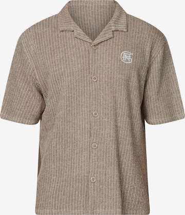 Coupe regular Chemise Good For Nothing en marron : devant