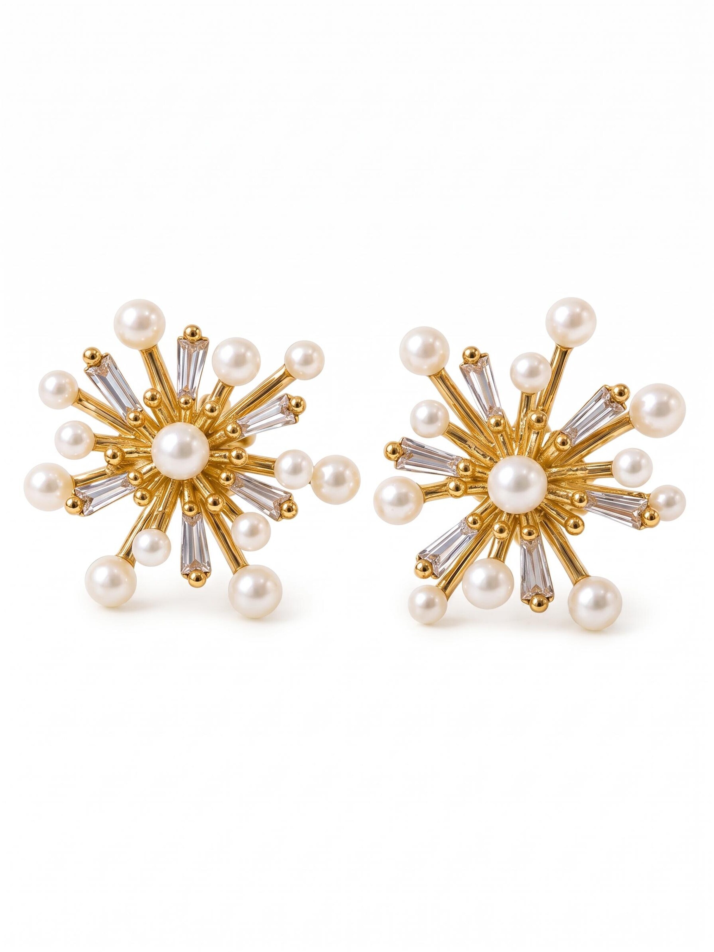 Kamakula Earrings 'Pearl Cluster' in White: front