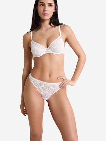 String 'Aura' di ETAM in beige