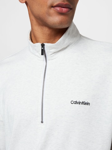 Calvin Klein Underwear كنزة رياضية بلون أبيض